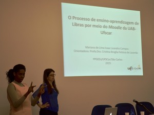 Professora é a 1ª surda a defender o doutorado no Estado de São Paulo