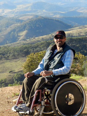 Cadeirante realiza sonho e voa de parapente em Passa Quatro, MG