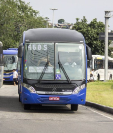 Lei obriga os ônibus do Rio a pararem fora do ponto à noite