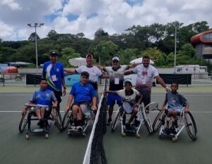 Escola de Tênis Cadeiras na Quadra